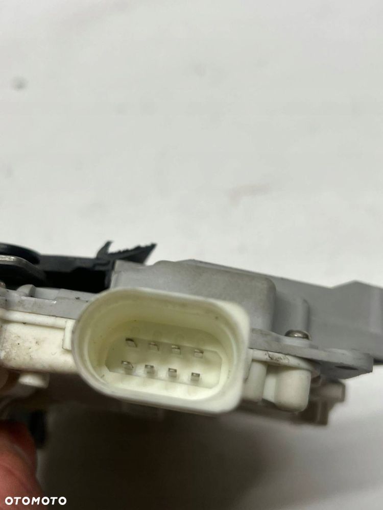 Zamek drzwi tylnych Audi A6 S6 C6 4F TYŁ LEWY - 3