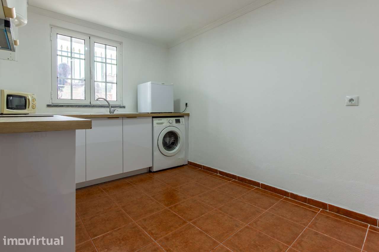 MORADIA BIFAMILIAR T2 + T2 COM GARAGEM E AMPLO ESPAÇO EXTERIOR. - Grande imagem: 3/37