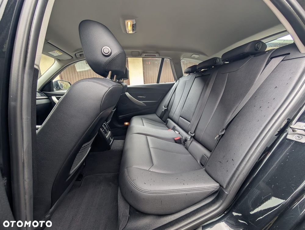 BMW Seria 3 318d Touring - 9