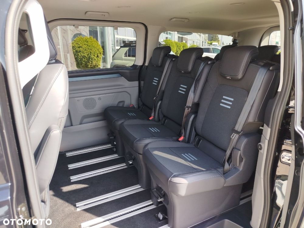 Ford Tourneo Custom - 12