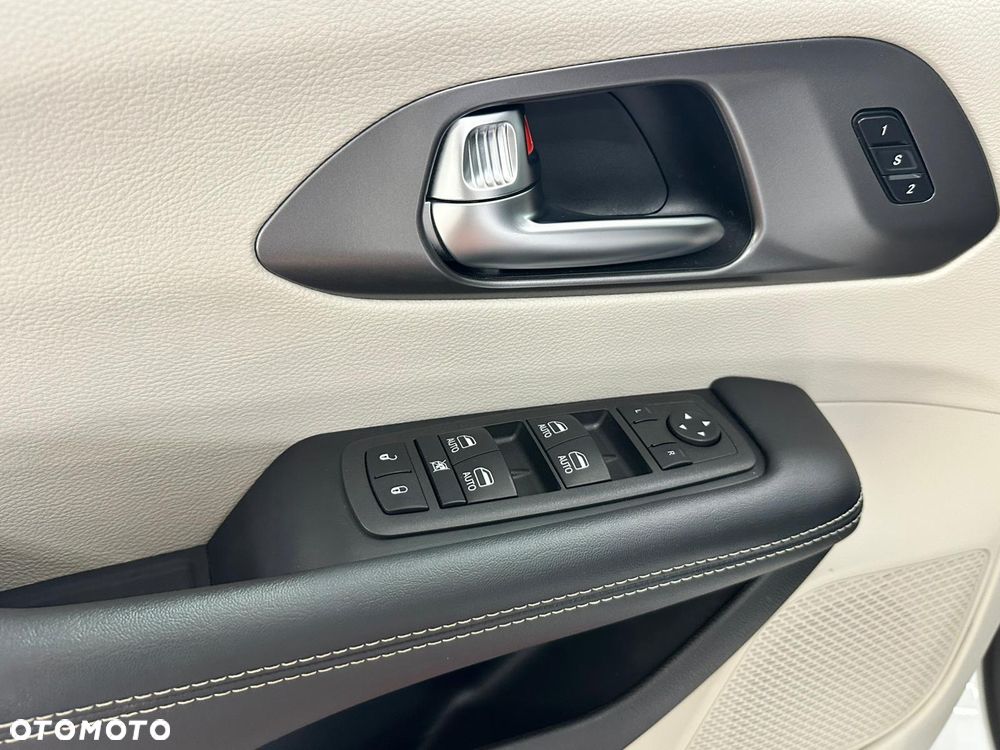 Chrysler Pacifica - 23