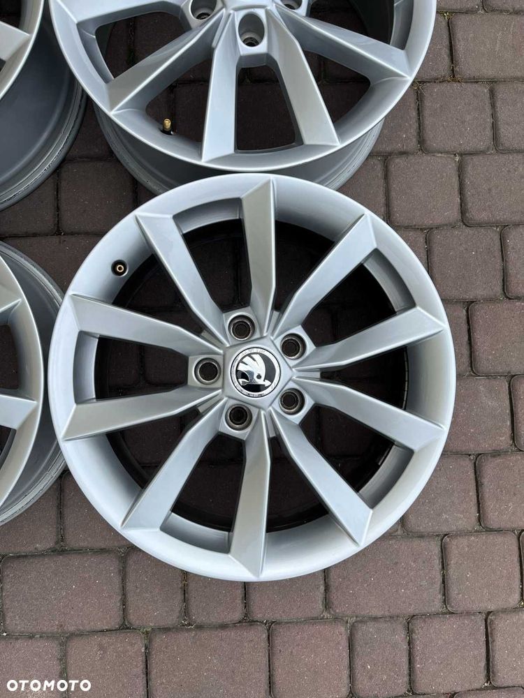 Oryginalne alufelgi Skoda 5x112 17 cali Yeti Octavia Superb - 6