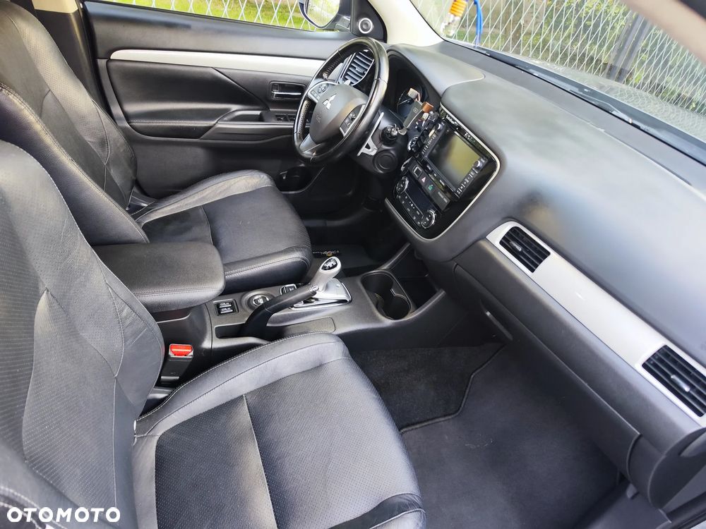 Mitsubishi Outlander - 21