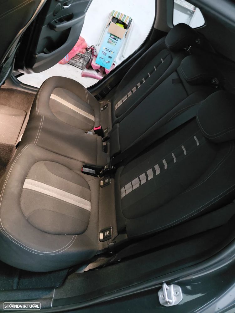 BMW 216 Active Tourer d - 6