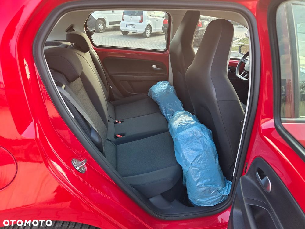 Volkswagen up! street - 12