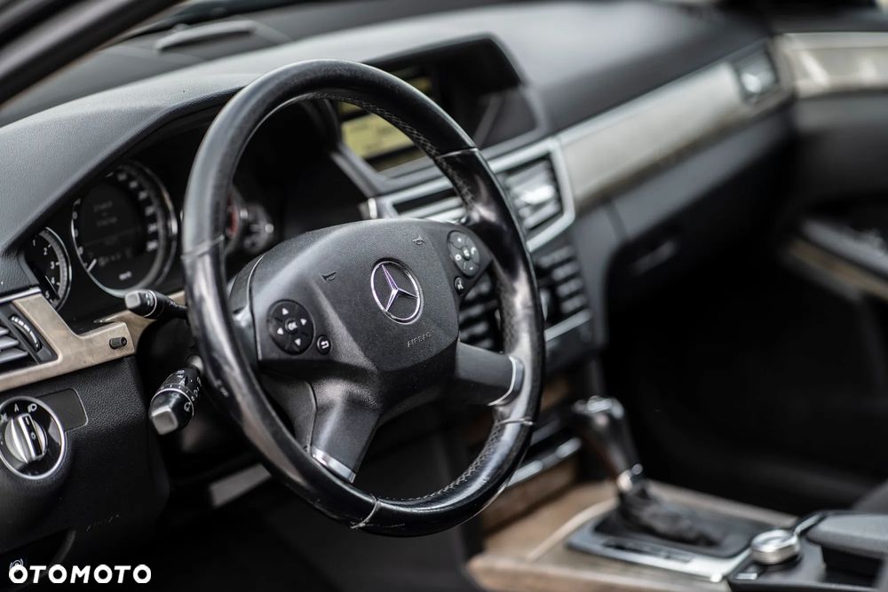 Mercedes-Benz Klasa E 220 CDI DPF BlueEFFICIENCY 7G-TRONIC Elegance - 8