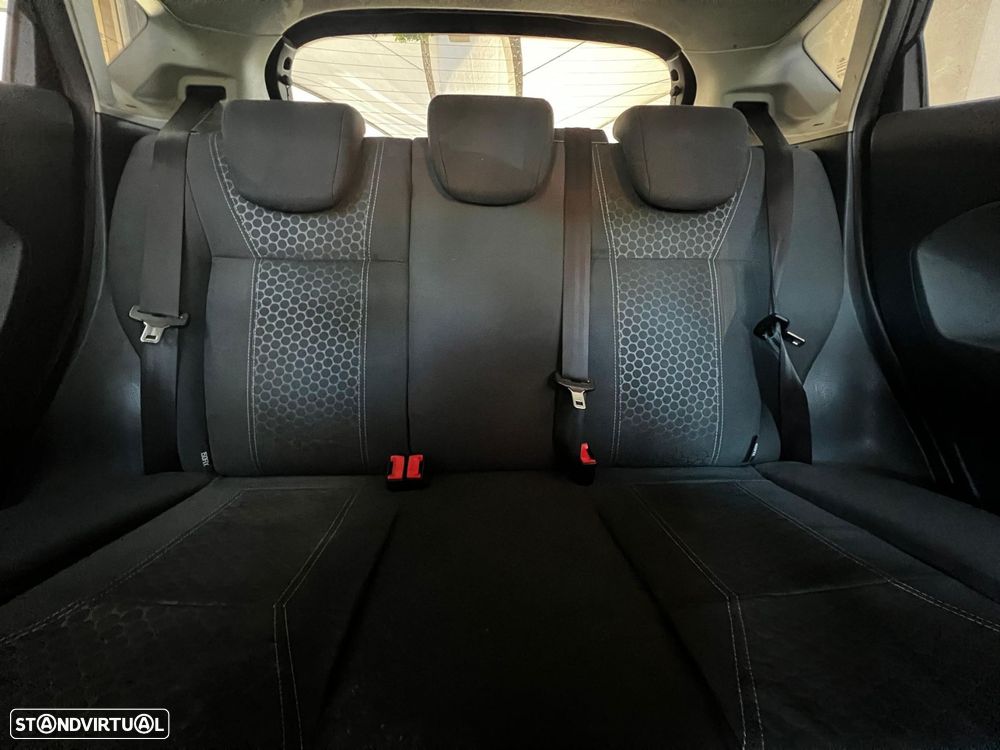 Ford Fiesta 1.4 TDCI Titanium - 19