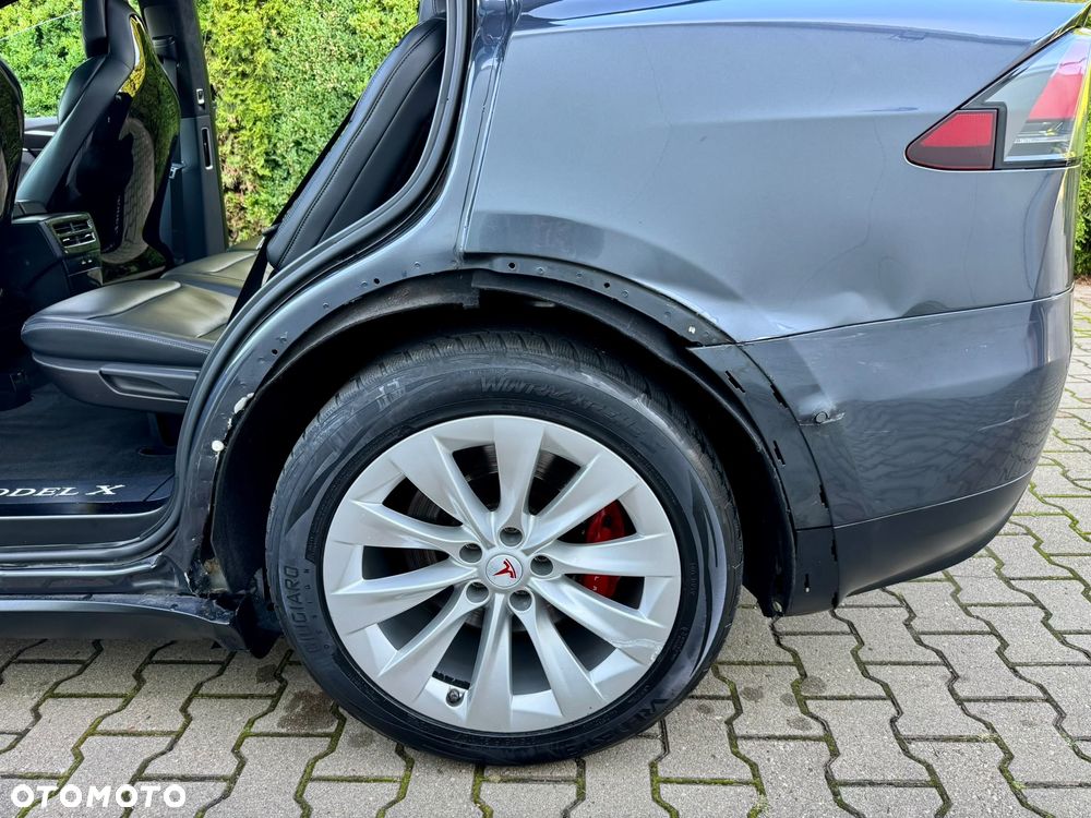Tesla Model X - 26