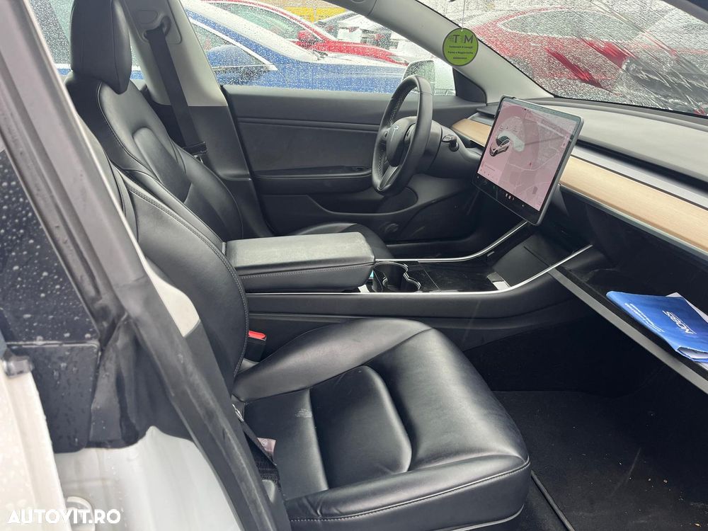 Tesla Model 3 - 11
