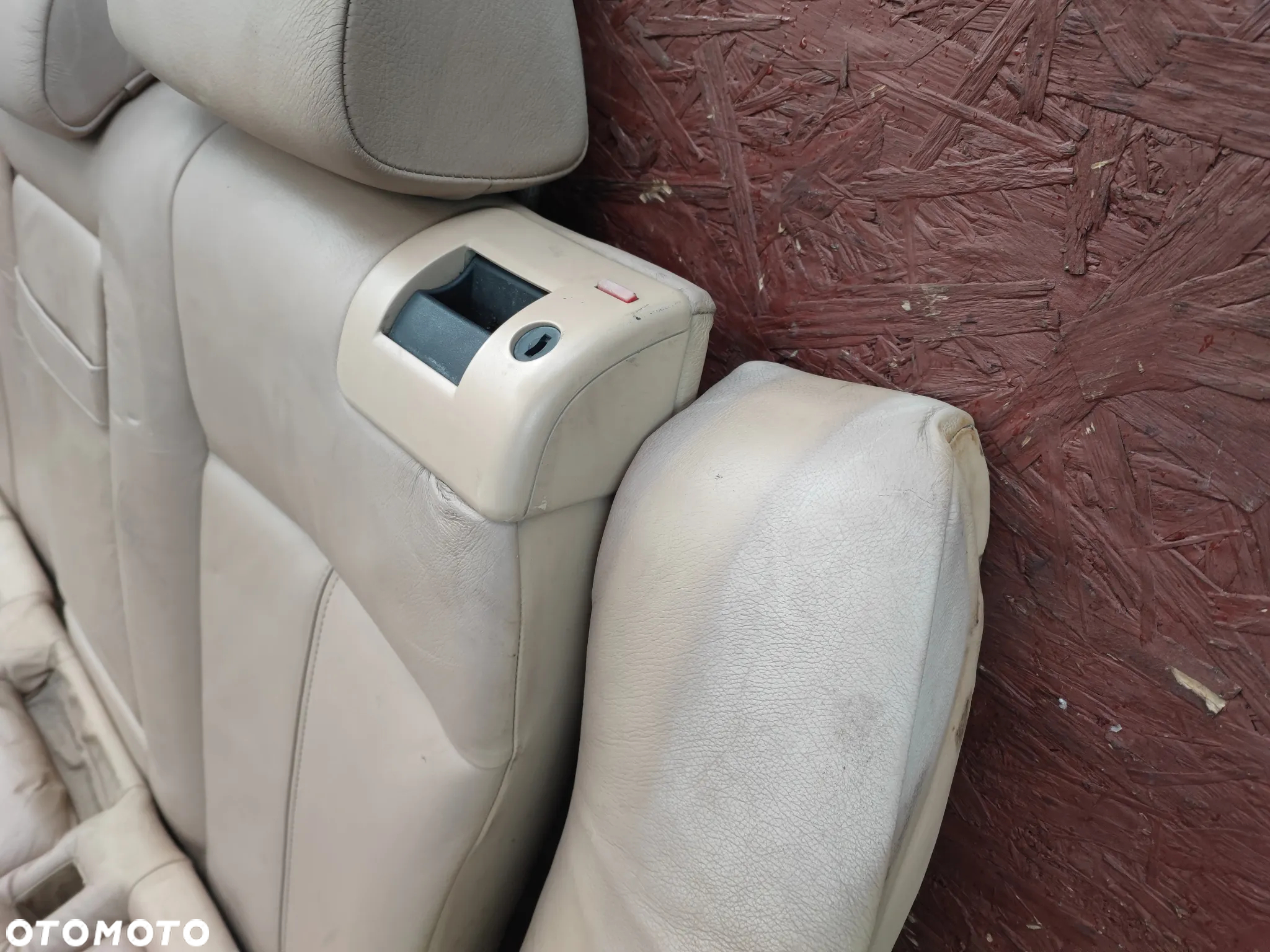 BMW E39 SEDAN ORYGINALNA KOMPLETNA KANAPA TYŁ SKŁADANA W KOLORZE BEŻOWYM / KREMOWYM / SANDBEIGE  O NR. 52 20 7 049 351 /  52 20 8 198 182 / 52 20 7 049 357 OEM - 7