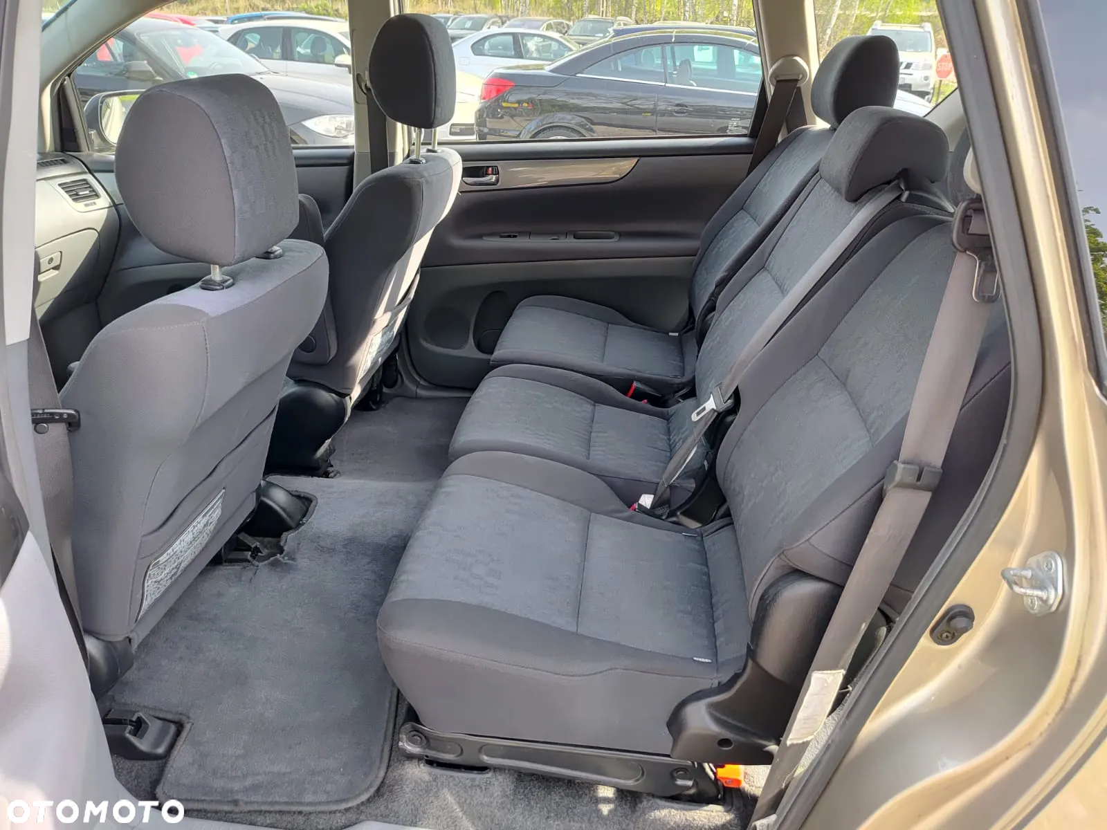 Toyota Avensis Verso D-4D - 7