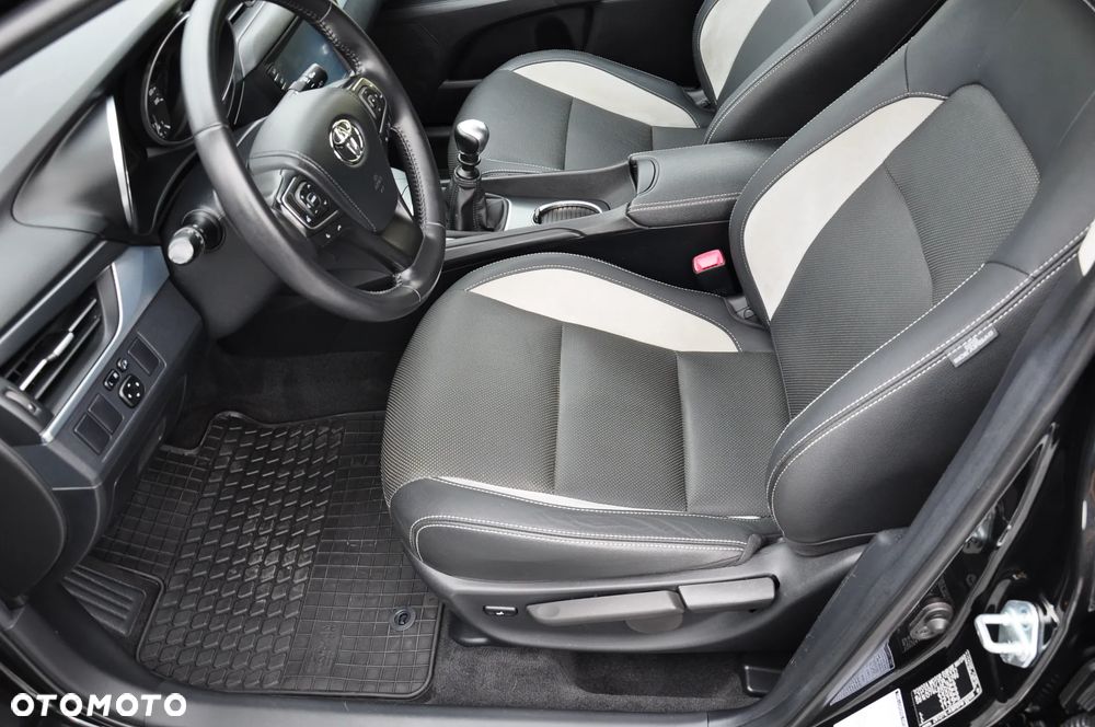 Toyota Avensis Touring Sports 1.8 Edition S+ - 30