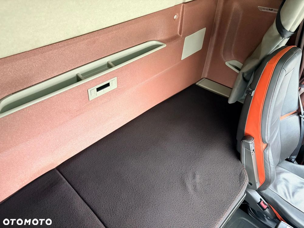 Volvo FH750 6x4 Euro 6, dwuobwodowa hydraulika - 25