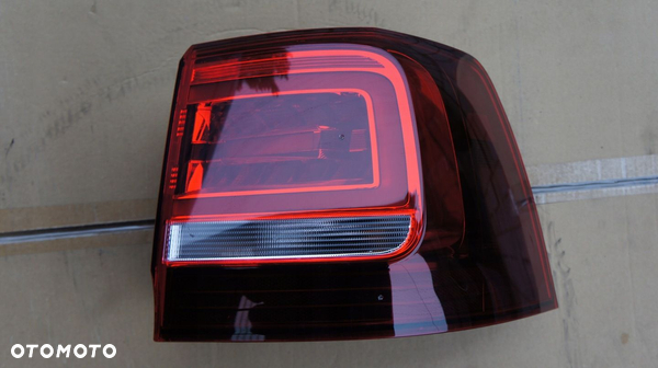 TYLNA PRAWA LAMPA VW SHARAN II LED 7N0