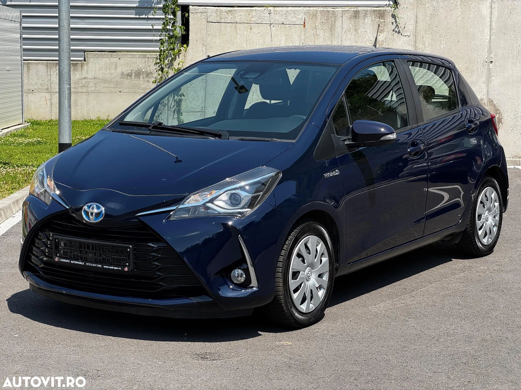 Toyota Yaris 1.5 VVT-i HSD Eco - 1