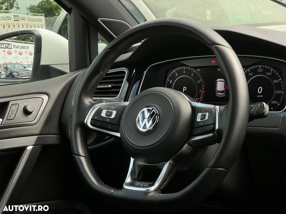 Volkswagen Golf - 11