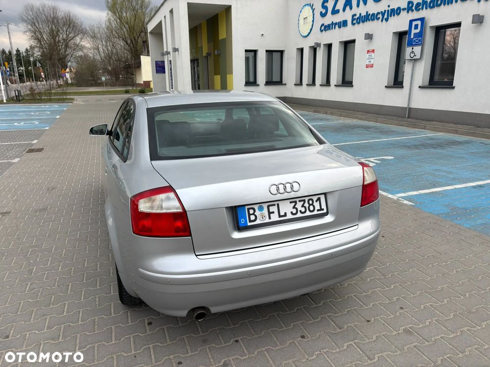 Audi A4 Limousine - 4