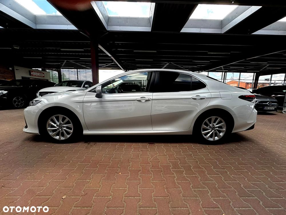 Toyota Camry - 4