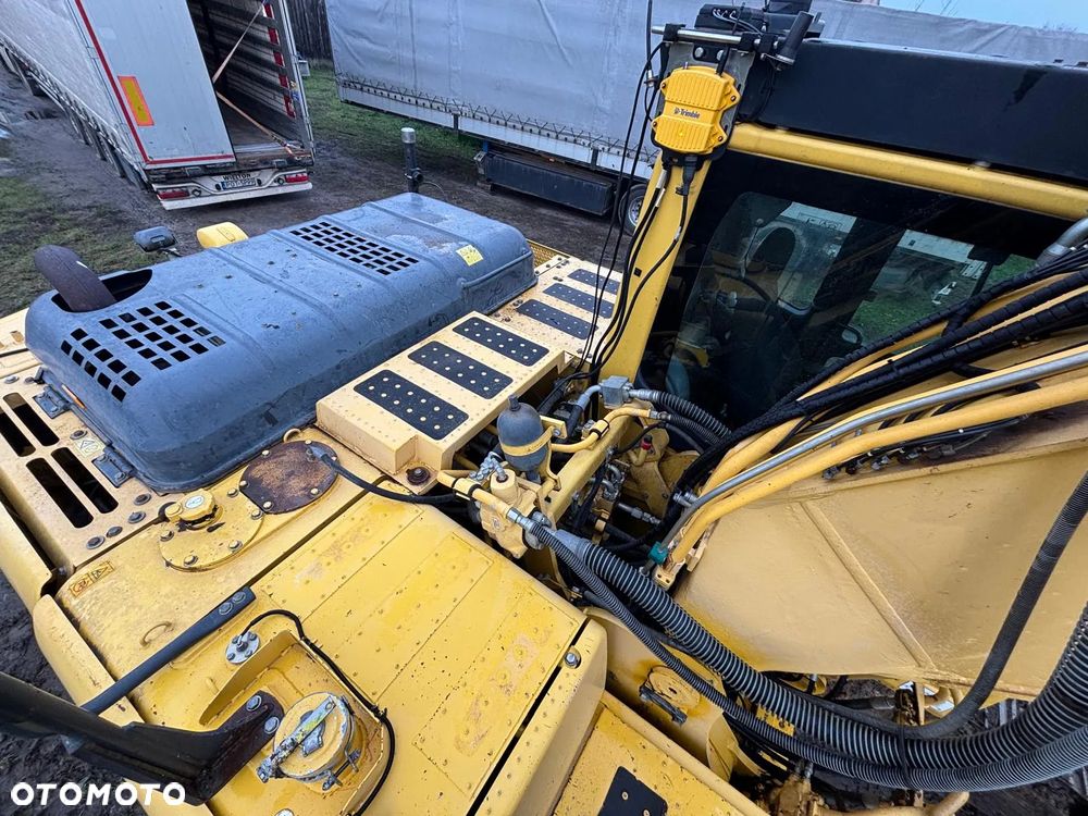Komatsu PC240 - 9