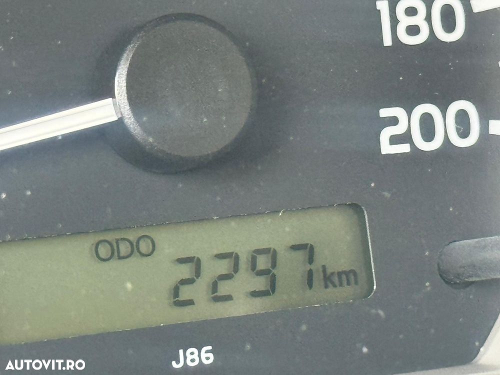 Toyota LANDCRUISER - 7