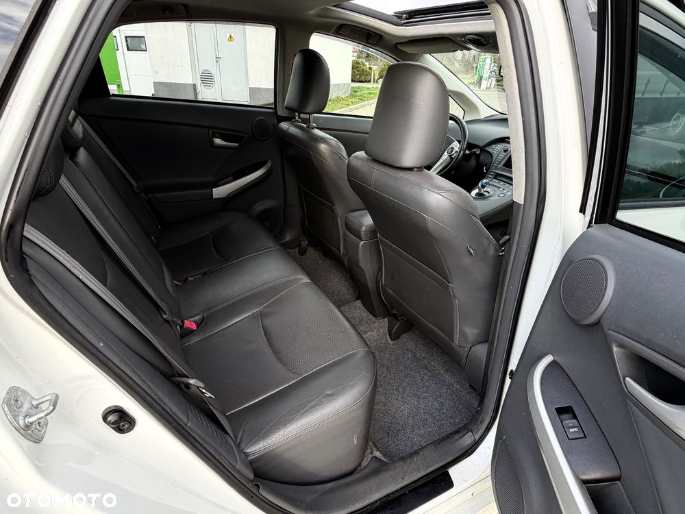 Toyota Prius 1.8 HSD Prestige - 17