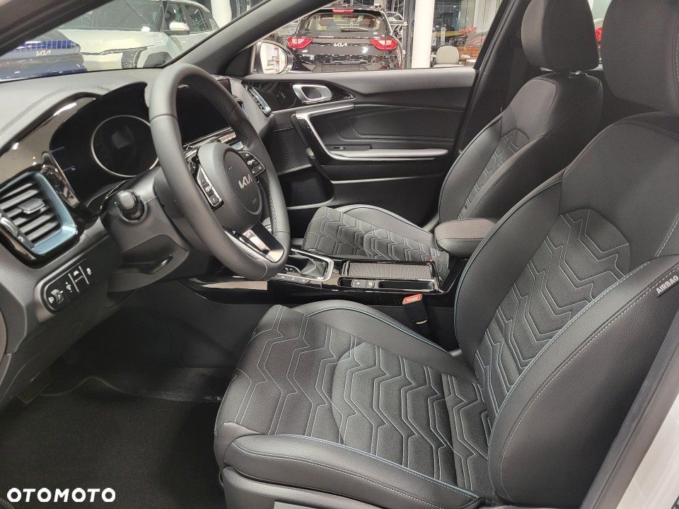 Kia XCeed - 24