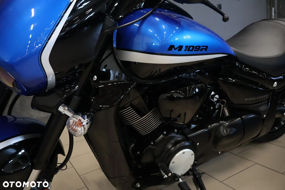 Suzuki Intruder - 25