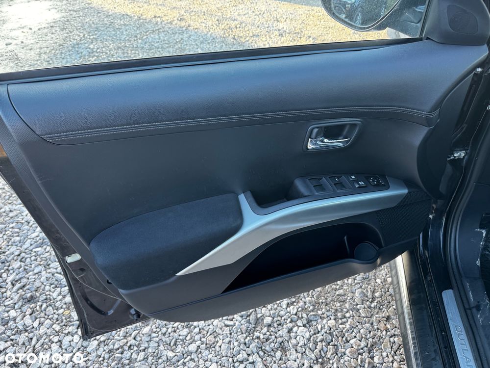 Mitsubishi Outlander 2.0 2WD Invite - 27