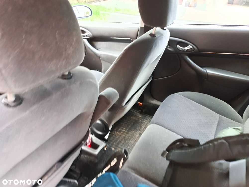Ford Focus Ghia - 6