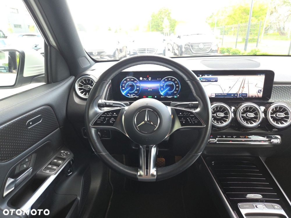 Mercedes-Benz EQB - 17
