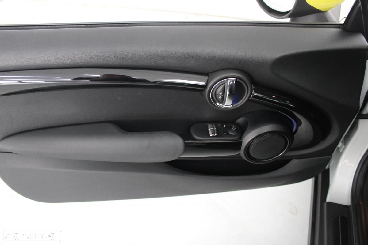 MINI 3 Portas Cooper SE Camden Edition - 10