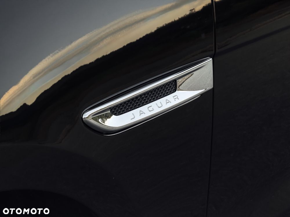 Jaguar F-Pace 2.0 i4D AWD Pure - 6