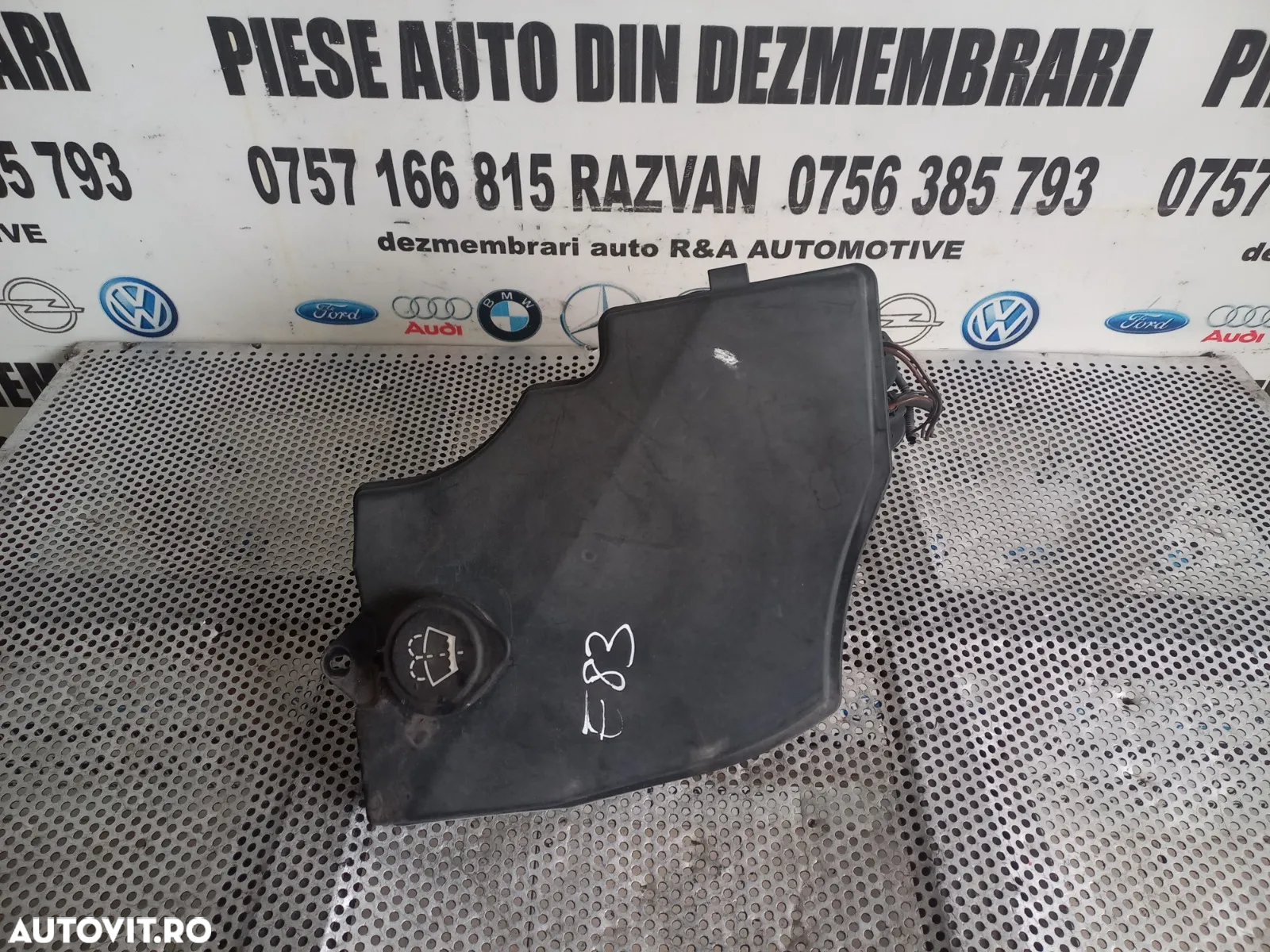 Bidonas Vas Lichid Parbriz Stropgel Bmw X3 E83  Dezmembrez - Dezmembrari Arad - 3