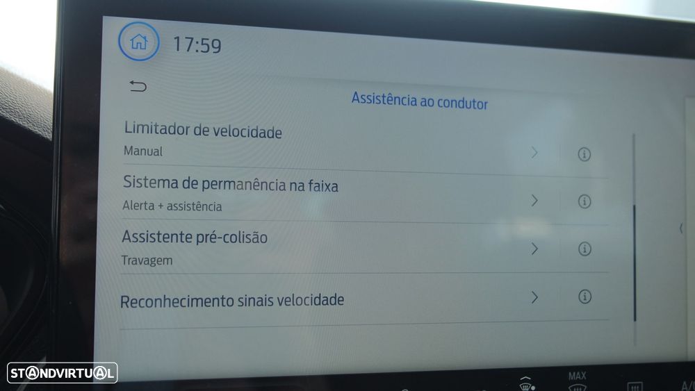 Ford Focus 1.0 EcoBoost ST-Line - 30