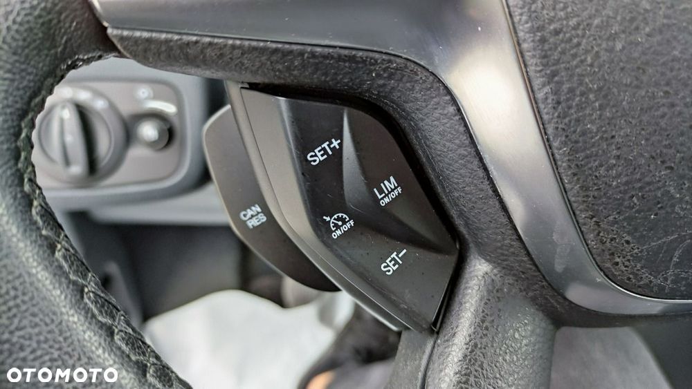 Ford Grand C-MAX - 11