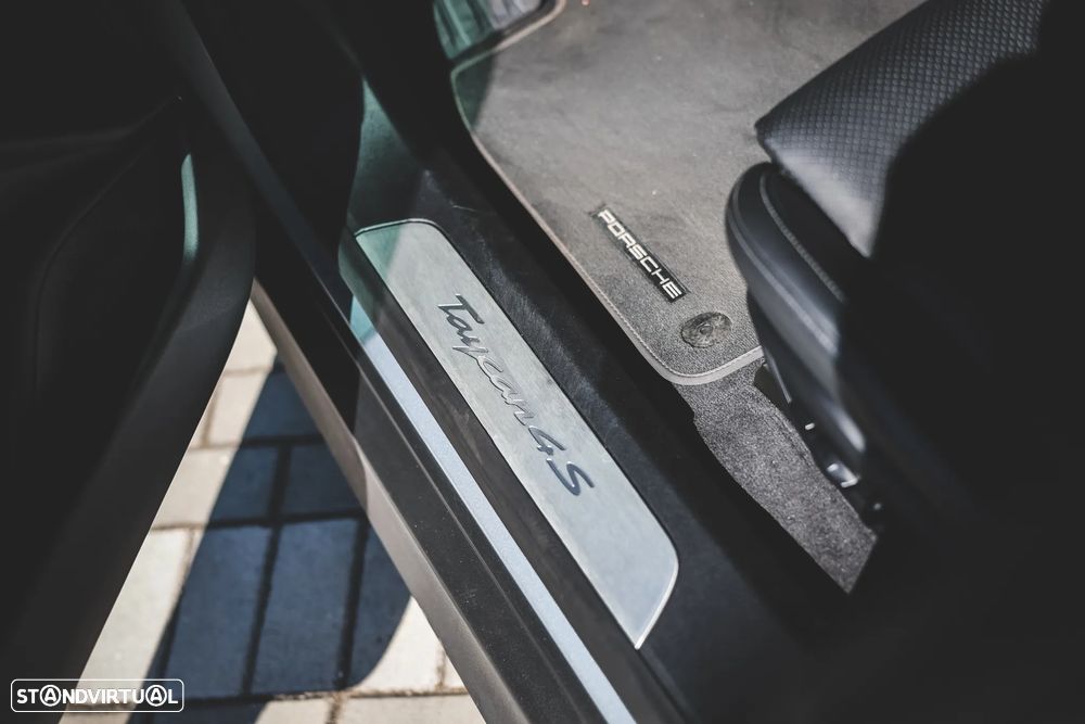 Porsche Taycan 4S - 25