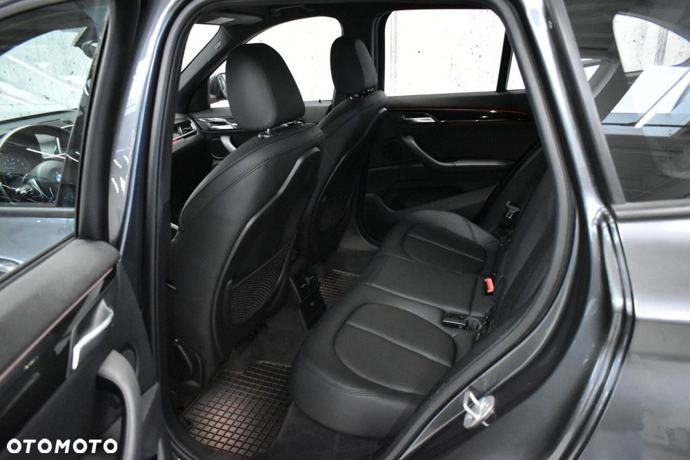 BMW X1 sDrive18i Sport Line - 22