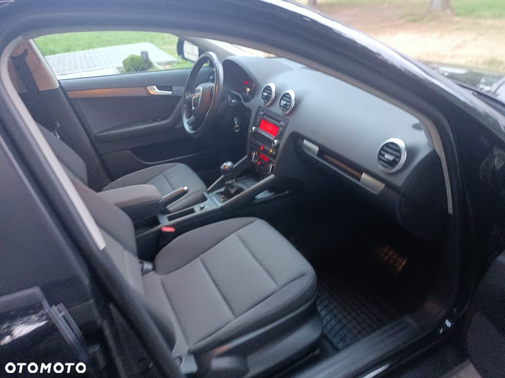 Audi A3 Sportback 1.6 TDI DPF Ambiente - 22