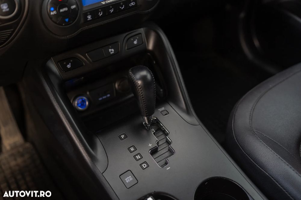 Hyundai ix35 2.0 CRDI 4WD Automatik Fifa World Cup Gold Edition - 12