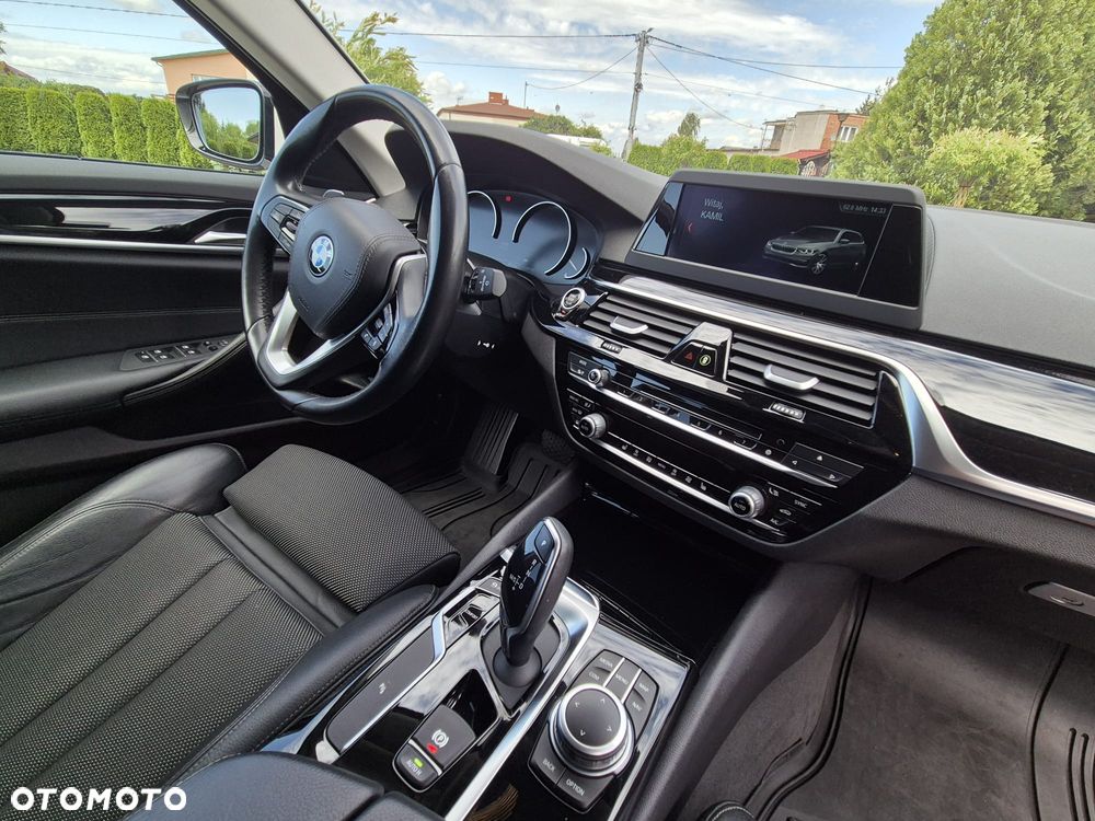 BMW Seria 5 518d Sport Line - 11