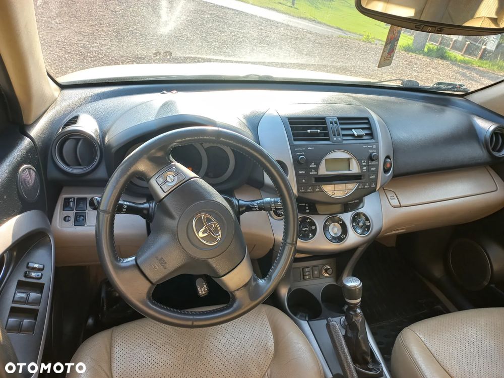 Toyota RAV4 2.2 D-4D Prestige - 10