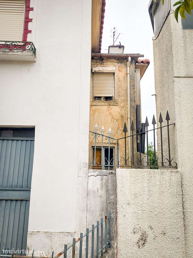 Moradia para recuperar com 257 m² de terreno | Paços de Brandão - Grande imagem: 4/12