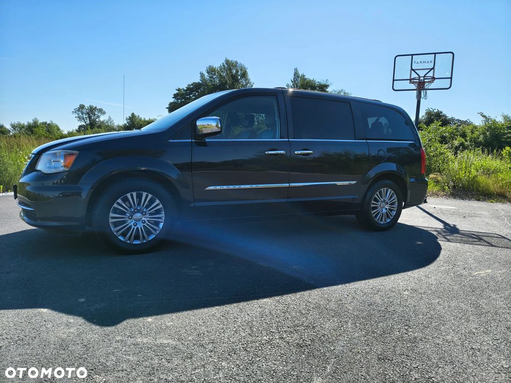 Chrysler Town & Country 3.6 Limited - 1