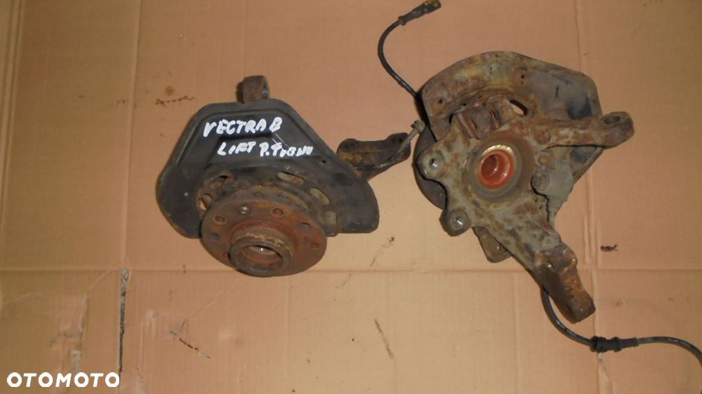 ZWROTNICA PIASTA LEWY PRAWY PRZOD VECTRA B 2.0 2.2 DTI - 2