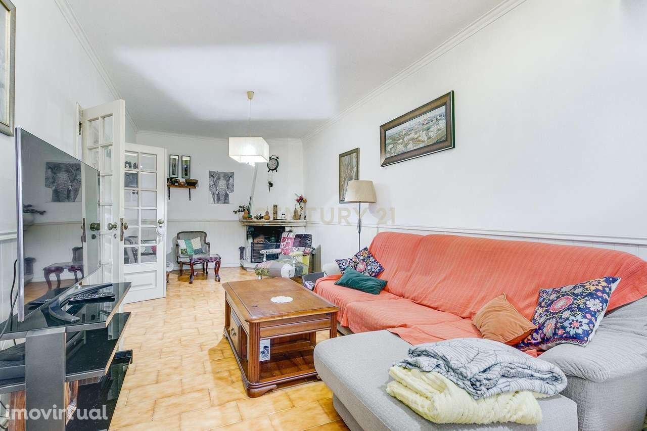 Espaçoso apartamento T4 transformado em T3 - Grande imagem: 4/38