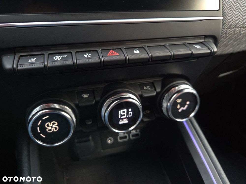 Renault Clio 1.0 TCe Techno Xtronic - 23