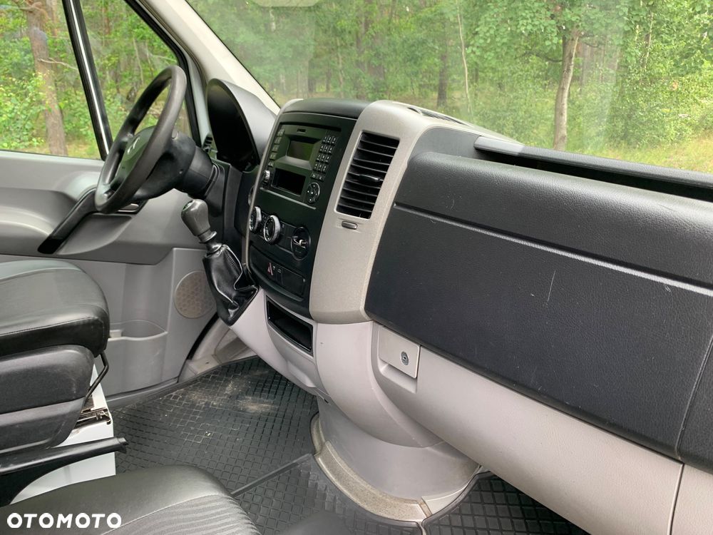 Mercedes-Benz Sprinter - 14