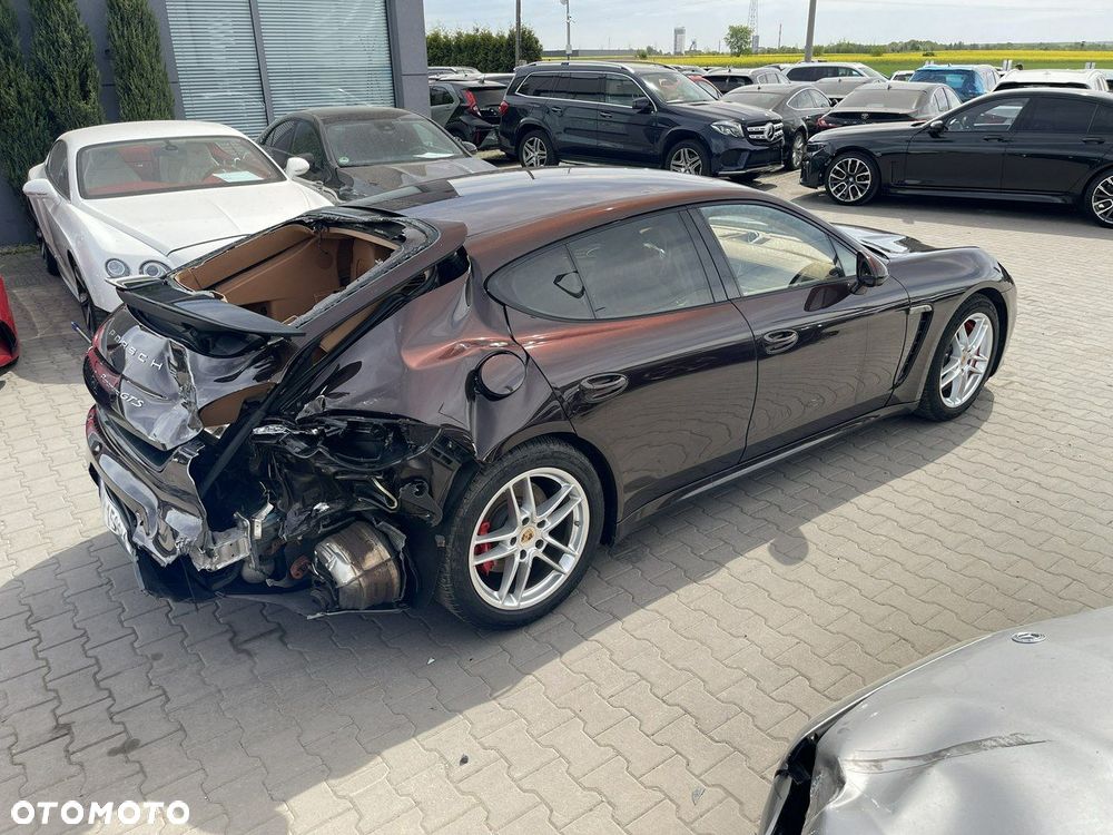 Porsche Panamera GTS PDK - 3