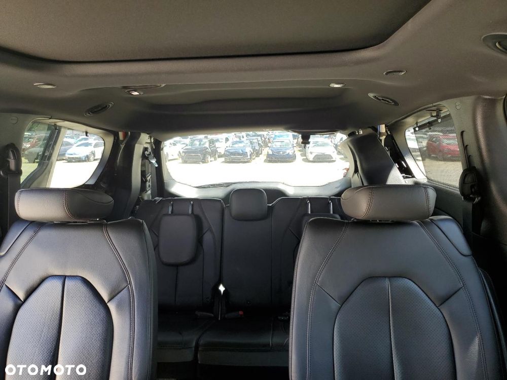 Chrysler Pacifica - 10