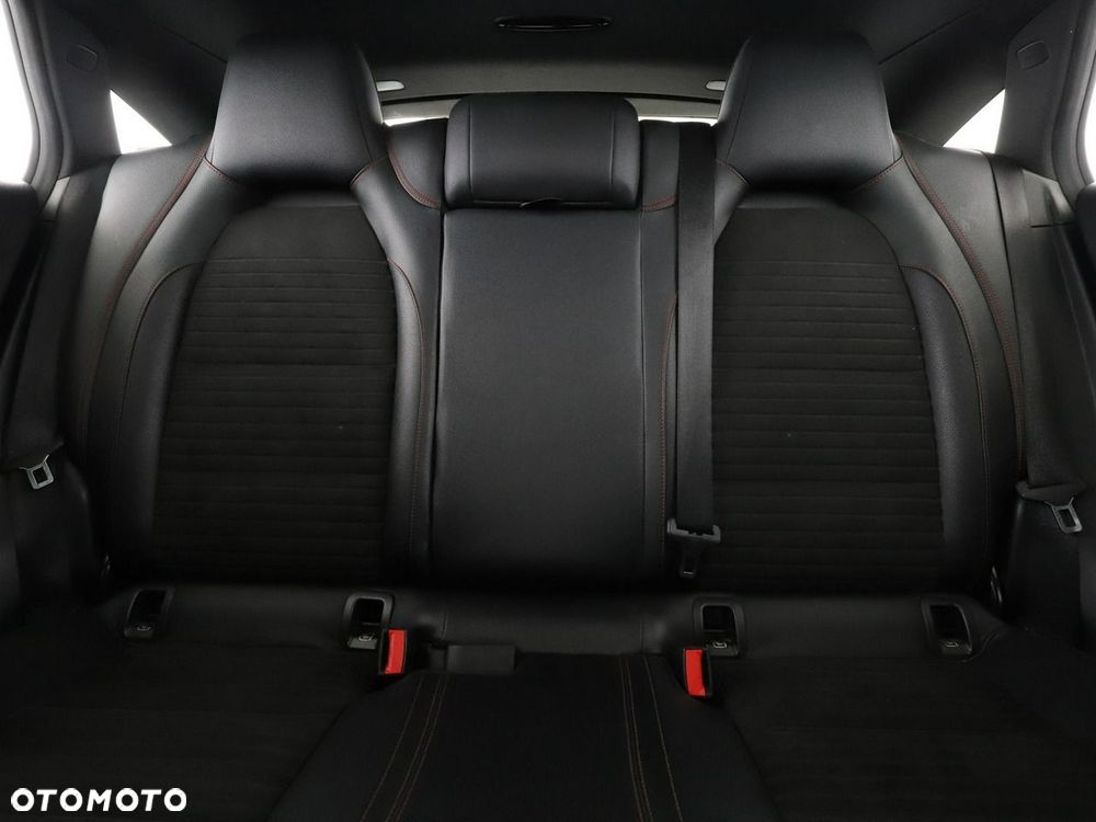 Mercedes-Benz CLA 180 7G-DCT AMG Line - 19